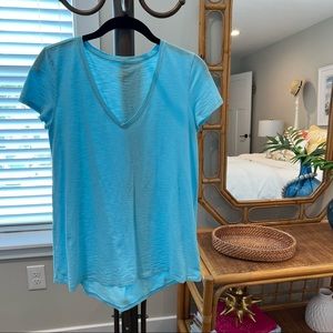 Lilly Pulitzer V-Neck Tee - Size XS
